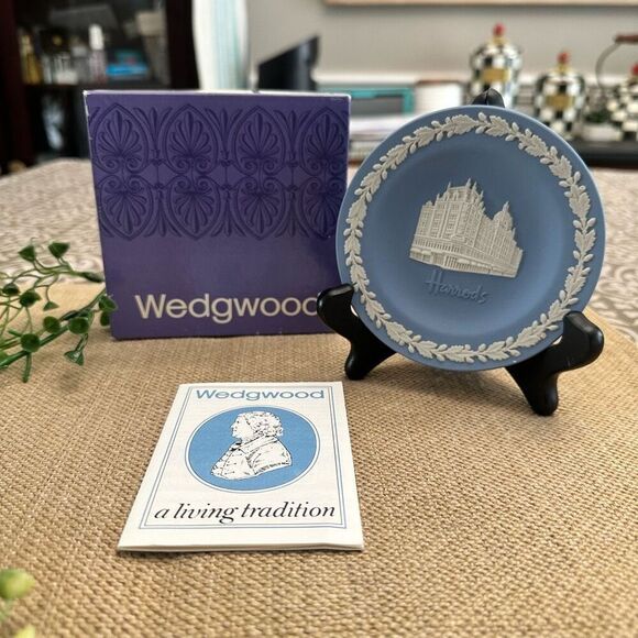 Wedgwood Blue Jasperware Harrods Trinket‎ Dish Plate England in Box - Picture 1 of 8